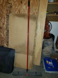 lot 5666 image: Red Shop Broom