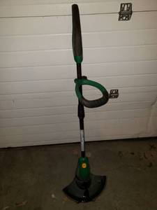 lot 5675 image: Green Weed Eater