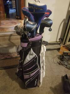 lot 5680 image: King Cobra Womens Purple Golf Bag and Clubs with Covers