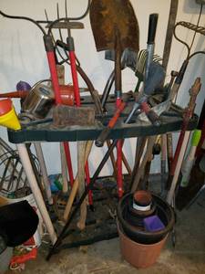 lot 5682 image: Lot of Gardening Tools
