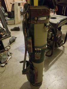 lot 5690 image: Vintage Golf Bag