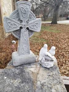 lot 6003 image: Lot of 2 Outside Decor ,Cross with 3 Birds