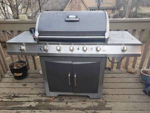 lot 6008 image: Brinkman Propane Grill with Cover