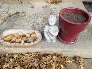 lot 6016 image: Lot of 3 Outside Decor, Red Pot , Praying Boy, and Bowl
