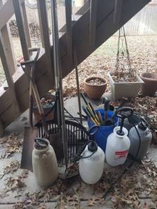 lot 6018 image: Garden Lawn Must Haves Bundle
