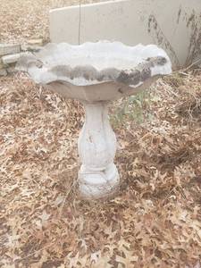 lot 6025 image: Concrete Bird Bath