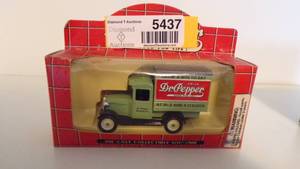 lot 5437 image: Die Cast Dr. Pepper Delivery Truck - 164 scale