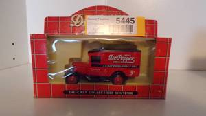 lot 5445 image: Die Cast Dr. Pepper Delivery Truck - 164 scale