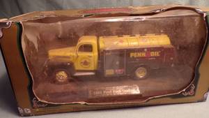 lot 5530 image: 1951 Ford Fuel Tanker Die Cast