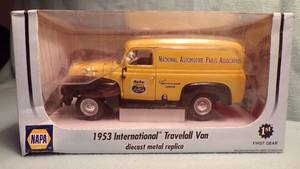 lot 5533 image: 1953 International Travelall Van Die Cast