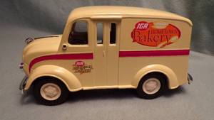 lot 5500 image: 1950 Divco Delivery Truck Die Cast Bank