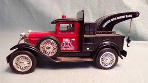 lot 5501 image: Model A Wrecker Truck Die Cast Bank