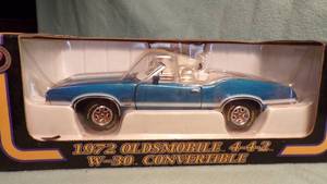 lot 5510 image: 1972 Oldsmobile 442  W-30 Convertible Die Cast Bank