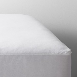 lot 4021 image: Waterproof Fitted Mattress Protector, White, Queen - Made By Design