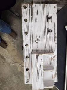 lot 13504 image: Mail Holder, Coat Rack, and Note holder.