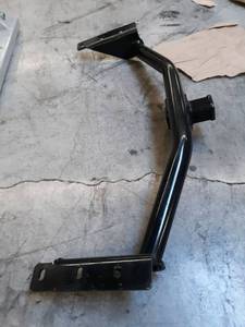 lot 23624 image: CURT 13396 Class 3 Trailer Hitch, 2-Inch Receiver for Select Land Rover Discovery Sport