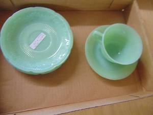 lot 1193 image: 4 Jadeite Saucers and Cup