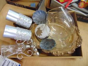 lot 1199 image: 25th Wedding Anniversary Glassware and Dish