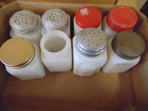lot 1201 image: 8 Salt and Pepper Shakers