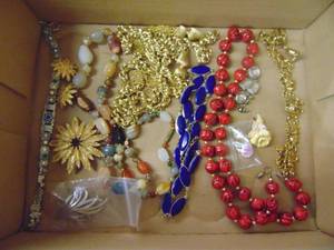 lot 1205 image: Fashion Jewelry