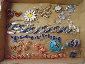 lot 1203 image: Fashion Jewelry