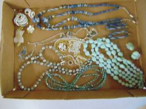 lot 1207 image: Fashion Jewelry