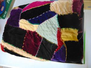 lot 1249 image: Handquilted Lap-Blanket 4x4