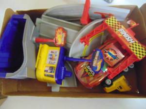lot 1254 image: HotWheels Tracks and Parts