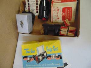 lot 1260 image: 2 Tru-Vue Stereo Viewers and Films
