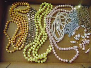 lot 1212 image: Fashion Jewelry
