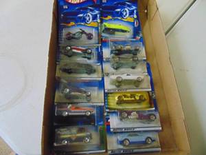 lot 1262 image: 13 HotWheels Cars