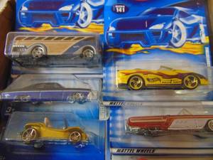 lot 1264 image: 15 HotWheels Cars