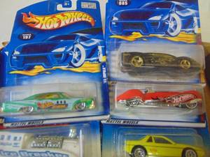 lot 1265 image: 13 HotWheels Cars