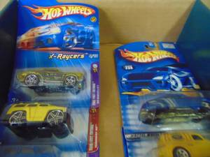 lot 1266 image: 16 HotWheels Cars