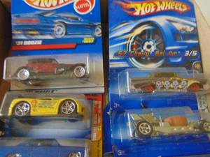lot 1267 image: 13 HotWheels Cars