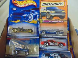 lot 1269 image: 12 HotWheels Cars and 1 MatchBox Car