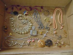 lot 1221 image: Fashion Jewelry