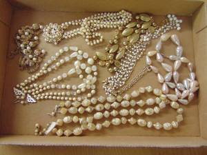 lot 1222 image: Fashion Jewelry