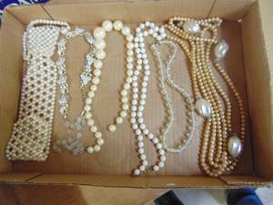 lot 1223 image: Fashion Jewelry
