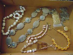 lot 1224 image: Fashion Jewelry