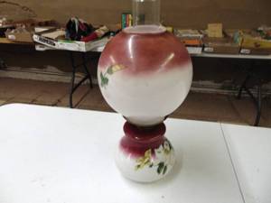 lot 1297 image: Kerosene lamp - Hand painted
