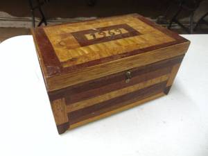 lot 1302 image: Jewelry Box with Contents