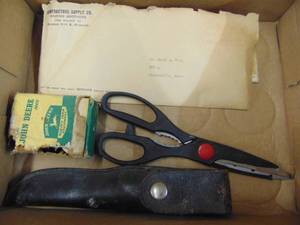 lot 1323 image: Buck Skinning Knife and more