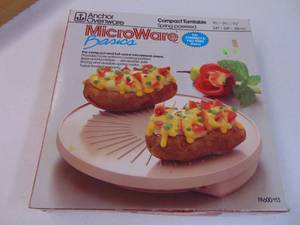 lot 1327 image: Anchor Ovenware Microwave Tray - Spinner