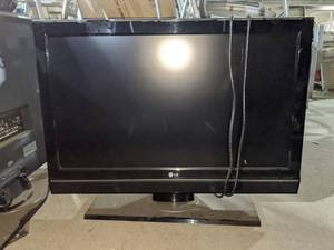 lot 30 image: LG 37 Inch TV