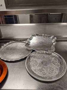 lot 1849 image: Assorted Trays With Crockpot
