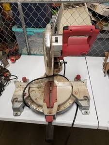 lot 3809 image: Skilsaw 3310 10 Compound Miter Saw