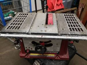 lot 3818 image: TRADESMAN Woodworker 10 13 Amp Bench Table Saw BTS10BW
