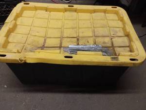 lot 3823 image: Tote with 3 Stihl Chainsaws For Parts