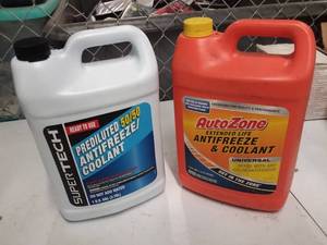 lot 3839 image: 2 Bottles of Anti Freeze